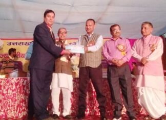 संस्कृत छात्र प्रतियोगिताओं के उत्कृष्ट संयोजन के लिए डॉ. चंडी प्रसाद घिल्डियाल को किया सम्मानित sanskrit-pratiyogitayen