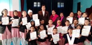 संस्कृत छात्र प्रतियोगिताओं में राज्य स्तर पर उत्कृष्ट प्रदर्शन करने वाली टीमों को संयोजक डॉक्टर घिल्डियाल ने किया पुरस्कृत sanskrit-students
