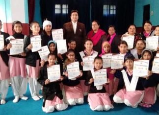 संस्कृत छात्र प्रतियोगिताओं में राज्य स्तर पर उत्कृष्ट प्रदर्शन करने वाली टीमों को संयोजक डॉक्टर घिल्डियाल ने किया पुरस्कृत sanskrit-students