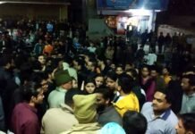श्रीनगर: श्रीकोट में मेडिकल कॉलेज की छात्राओं पर हरियाणा के युवकों द्वारा फब्तियां कसने पर हुआ हंगामा srinagar-medical-college