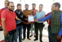 एक माह से धरने पर बैठे आयुर्वेद छात्रों को मिला उत्तराखंड वेब मीडिया एसोसिएशन का समर्थन web-media-association