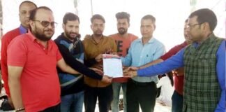 एक माह से धरने पर बैठे आयुर्वेद छात्रों को मिला उत्तराखंड वेब मीडिया एसोसिएशन का समर्थन web-media-association