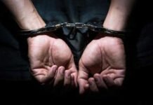 मंदिर में रखी मूर्तियों को खंडित करने वाला अभियुक्त गिरफ्तार, छैनी,हथौड़ा भी बरामद youth-arrested