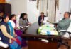 उत्तराखंड : मुख्यमंत्री के आश्वासन के बाद आंगनबाड़ी कार्यकत्रियों ने खत्म किया धरना Anganwadi-workers-strike