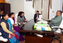 उत्तराखंड : मुख्यमंत्री के आश्वासन के बाद आंगनबाड़ी कार्यकत्रियों ने खत्म किया धरना Anganwadi-workers-strike