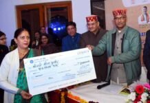 उत्तराखंड : मुख्यमंत्री ने किया दून हाट का शुभारंभ, शिल्प क्षेत्र में विशिष्ट योगदान देने वाले शिल्पियों को एक-एक लाख रुपये देकर किया सम्मानित Cm-inaugurated-Doon-Haat