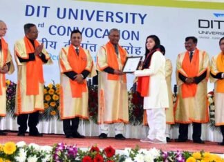 डीआईटी विश्वविद्यालय के दीक्षांत समारोह में 1527 बच्चों को मिली उपाधियां DIT-University-convocation