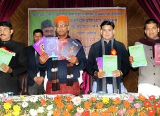 कुमाऊँ मण्डल के स्कूलों में 5वीं तक के पाठ्यक्रम में कुमाऊंनी पुस्तकें धगुलि, हंसुलि, छुबकि..हुई शामिल, सीएम त्रिवेन्द्र ने किया विमोचन Kumaoni books Dhaguli Hansuli