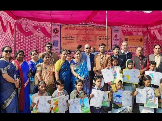 विश्व विकलांग दिवस के अवसर पर नोएडा स्टेडियम में अंतर विद्यालय चित्रकला प्रतियोगिता Inter School Painting Competition