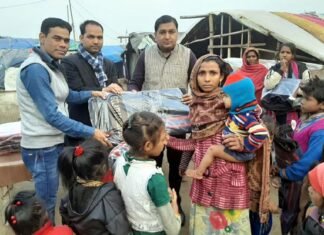 महिला उन्नति संस्था के सदस्यों ने जरूरतमंदों को बांटे कंबल blanket-distribution-greno