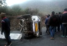पौडी-कोटद्वार राजमार्ग पर डंपर की टक्कर से खाई में गिरी बोलेरो, एक की मौत, एक घायल bolero-accident-in-satpuli