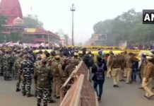 नागरिकता संशोधन कानून पर दिल्ली में बवाल, 17 मेट्रो स्टेशन बंद किये, कई जगहों पर मोबाइल सेवाएं भी बंद caa-protest-in-delhi