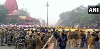 नागरिकता संशोधन कानून पर दिल्ली में बवाल, 17 मेट्रो स्टेशन बंद किये, कई जगहों पर मोबाइल सेवाएं भी बंद caa-protest-in-delhi