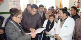 नैनीताल : डीएम सविन बंसल की डॉक्टरों को सख्त हिदायत, बाहर से महंगी दवाऐं न लिखें dm-savin-bansal