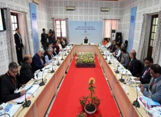 नमामि गंगे परियोजना: गंगा की सहायक नदियों पर स्थित प्रमुख नगरों में भी सीवेज प्रबंधन की हो व्यवस्था : सीएम त्रिवेन्द्र namami-gange-pm-modi