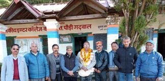 जीआईसी कांसखेत में संस्कृत प्रवक्ता सुदमा प्रसाद कपटियाल को सेवानिवृत्ति पर भावभीनी विदाई shikshak-ki-vidayi