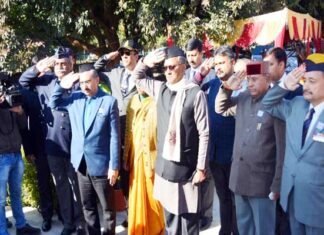 उत्तराखंड : विजय दिवस के अवसर पर मुख्यमंत्री त्रिवेन्द्र ने शहीद जवानों को दी श्रद्धांजलि vijay-divas