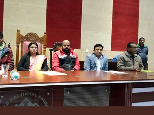 कल्जीखाल ब्लॉक की प्रथम बीडीसी बैठक बर्फबारी की भेंट चढ़ी BDC-meeting-of-Kaljikhal-block