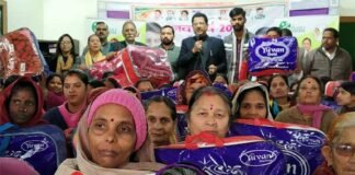 कड़कड़ाती ठंड से बचने के लिए हंस फाउंडेशन ने गरीबों को बांटे कंबल blanket-distribution