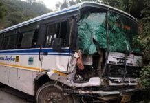उत्तराखंड : दो बसों की आपस में भिड़ंत, 12 लोग घायल bus accident in uttarakhand