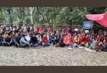 सड़क का समरेखण बदलने को लेकर ग्रामीणों का सतपुली तहसील परिसर में अनिश्चितकालीन धरना प्रदर्शन शुरू dharna