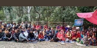 सड़क का समरेखण बदलने को लेकर ग्रामीणों का सतपुली तहसील परिसर में अनिश्चितकालीन धरना प्रदर्शन शुरू dharna