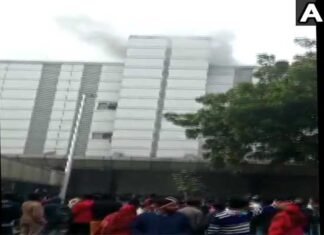 नोएडा के ESI अस्पताल में भीषण आग, मरीजों को किया गया दूसरी जगह शिफ्ट. fire-in-esi-hospital-noida