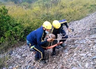 सतपुली : एसडीआरएफ टीम ने की मॉक ड्रिल, घायल चालक को रेस्क्यू कर बहुत कम समय में पहुँचाया अस्पताल mock-drill