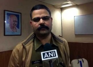 गौतमबुद्ध नगर (नोएडा) के SSP वैभव कृष्ण सस्पेंड, कई जिलों के कप्तान भी बदले noida ssp-vaibhav-krishan