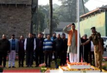 71वें गणतंत्र दिवस पर मुख्यमंत्री त्रिवेन्द्र रावत ने मुख्यमंत्री आवास में किया ध्वजारोहण cm Trivendra hoisted flag On 71st Republic Day