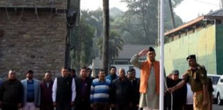 71वें गणतंत्र दिवस पर मुख्यमंत्री त्रिवेन्द्र रावत ने मुख्यमंत्री आवास में किया ध्वजारोहण cm Trivendra hoisted flag On 71st Republic Day