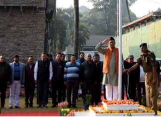 71वें गणतंत्र दिवस पर मुख्यमंत्री त्रिवेन्द्र रावत ने मुख्यमंत्री आवास में किया ध्वजारोहण cm Trivendra hoisted flag On 71st Republic Day