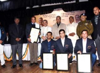 पुलिस इंस्पेक्टर ओलंपियन मनीष रावत, पैरालंपिक बैडमिंटन खिलाड़ी मनोज को देवभूमि उत्तराखण्ड खेलरत्न अवार्ड uttarakhand khel-ratn-award