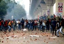 दिल्ली CAA हिंसा: एक पुलिसकर्मी समेत 4 की मौत, नॉर्थ ईस्ट दिल्ली में कल सभी स्कूलों में छुट्टी Delhi-CAA-violence