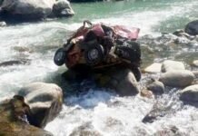 उत्तराखंड: अनियंत्रित होकर भागीरथी नदी में गिरी स्विफ्ट कार, 6 लोगों की मौत Swift car falls into the river