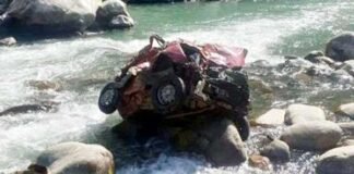 उत्तराखंड: अनियंत्रित होकर भागीरथी नदी में गिरी स्विफ्ट कार, 6 लोगों की मौत Swift car falls into the river