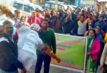 पौड़ी: कर्मचारियों ने पूर्व कांग्रेस अध्यक्ष राहुल गांधी का पुतला फूंककर किया प्रदर्शन Uttarakhand General OBC Employees Association