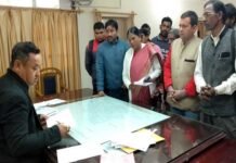 खनन पट्टा निरस्त करने की मांग को लेकर बिलखेत के ग्रामीण पहुंचे जिलाधिकारी कार्यालय Villagers of Bilkhet reached DM office to demand cancellation of mining lease