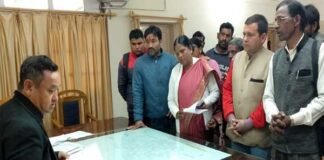 खनन पट्टा निरस्त करने की मांग को लेकर बिलखेत के ग्रामीण पहुंचे जिलाधिकारी कार्यालय Villagers of Bilkhet reached DM office to demand cancellation of mining lease