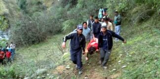 उत्तराखंड : गहरी खाई में गिरी कार, 4 लोगों की मौत, 4 घायल car-accident-badkot uttarkashi