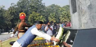 मुख्यमंत्री त्रिवेन्द्र सिंह रावत ने नई दिल्ली स्थित राष्ट्रीय पुलिस स्मारक पर पुष्प्प च्रक एवं श्रद्धासुमन अर्पित किए। cm-trivendra-tribute-police