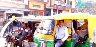 पहली बार श्रीनगर गढ़वाल की सड़कों पर दौड़े ई-रिक्शा e-rikshw-in-srinagar-garhwal