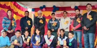 हर्षोल्लास के साथ सम्पन्न हुआ जीआईसी धद्दी घण्डियाल, बडियारगढ़ का वार्षिकोत्सव, 12वीं की छात्रा अंजली बिष्ट को “स्टूडेंट ऑफ द ईयर” का पुरस्कार gic-dhaddi-annual-day