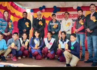 हर्षोल्लास के साथ सम्पन्न हुआ जीआईसी धद्दी घण्डियाल, बडियारगढ़ का वार्षिकोत्सव, 12वीं की छात्रा अंजली बिष्ट को “स्टूडेंट ऑफ द ईयर” का पुरस्कार gic-dhaddi-annual-day