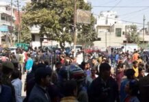 नोएडाः सेक्टर-12 में बदमाशों ने दिनदहाड़े ज्वैलर को मारी गोली, लाखों का सोना लूटकर हुए फरार miscreants shot jeweler