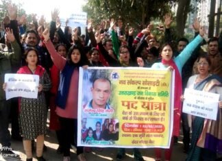 गुलमर्ग से लापता हुए सैनिक राजेंद्र नेगी की वापसी को लेकर निकाली शांतिपूर्ण पदयात्रा के समर्थन में आए विभिन्न सोसाइटियों के लोग missing-soldier-surendra-negi