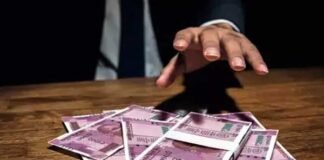 हरिद्वार में रिश्वत लेते जिला पूर्ति अधिकारी व सहायक गिरफ्तार red handed taking bribe