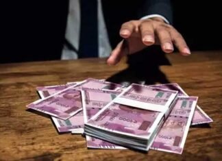 हरिद्वार में रिश्वत लेते जिला पूर्ति अधिकारी व सहायक गिरफ्तार red handed taking bribe