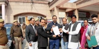 आर्थिक तंगी के चलते स्कूल फीस जमा न सकी सगी बहनों को बीते 15 दिनो से रोजाना कक्षा से बाहर बैठाये जाने की घटना ryan school