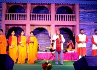 श्रीनगर: सरस मेले में नरेंद्र सिंह नेगी, मीना राणा व अनिल बिष्ट के गीतों पर झूमे लोग saras-mela-srinagar